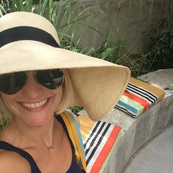 Meet your Posher, Ashley - Picture 1 of 2